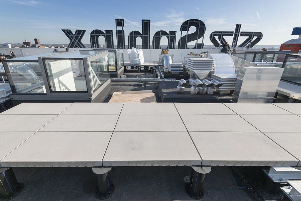 Zugang zur Dachterrasse mit freistehender Box