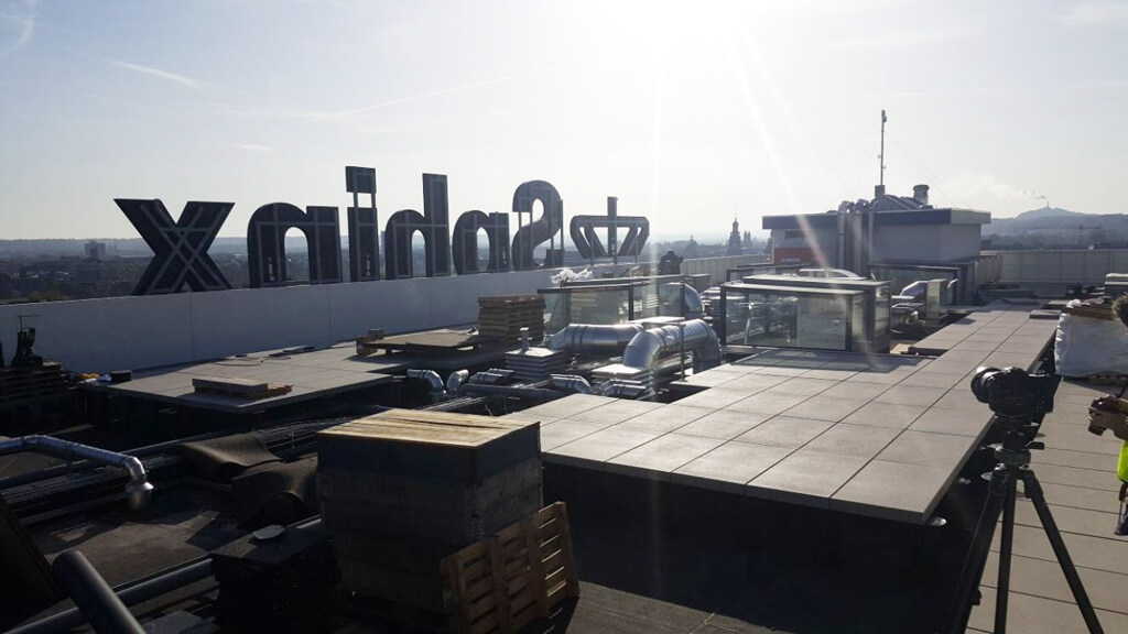 Zugang zur Dachterrasse mit freistehender Box