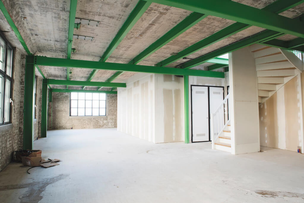 Freestanding Box in Loft Eiffelgebouw Industrielofts mit Dachterrasse