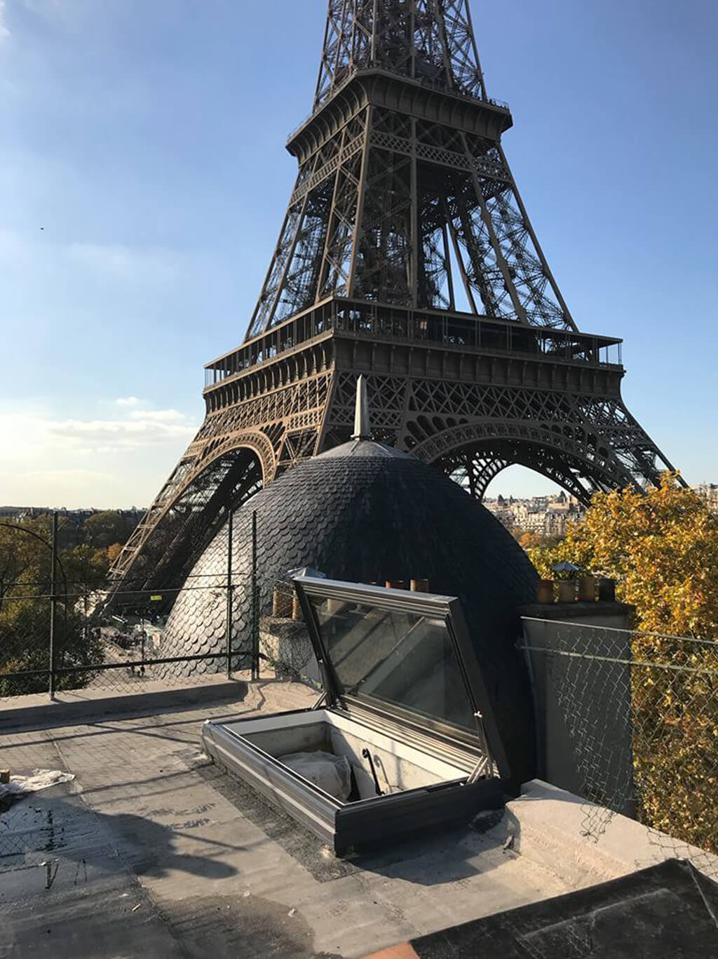 Elektrische Dachluke in Paris